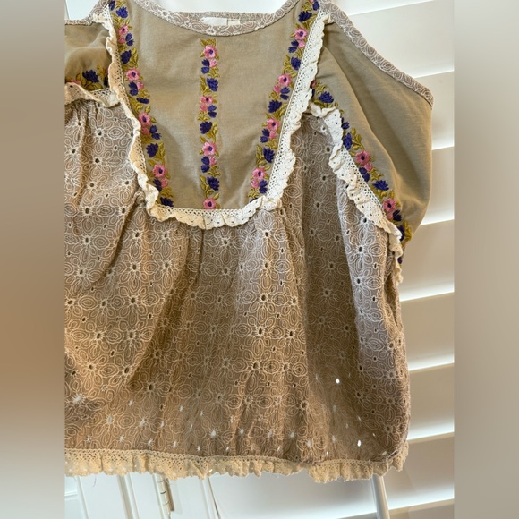 POL Floral Embroidered Camisole - Tan and Cream - Picture 3 of 8